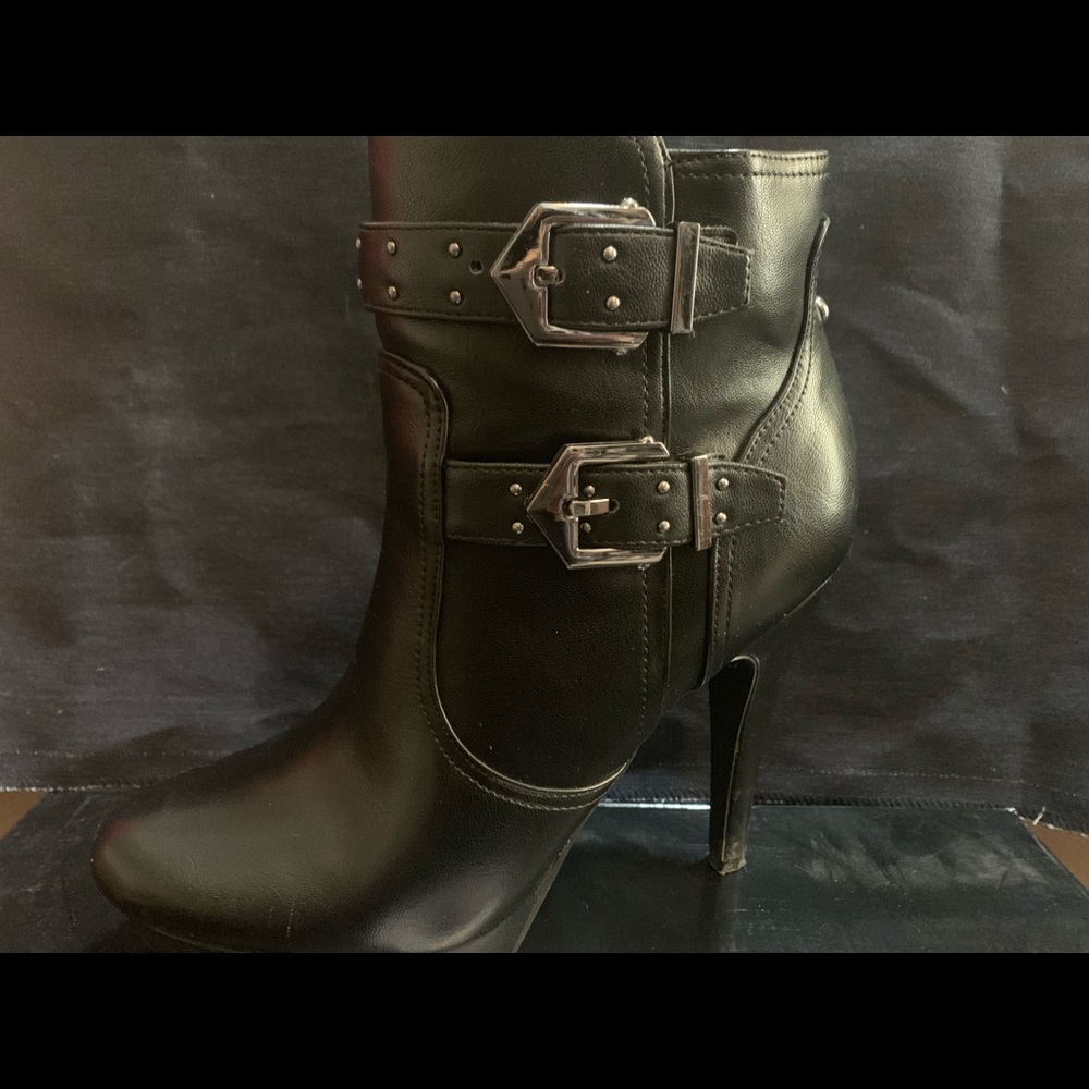 Guess Womens Dalli Closed Toe Ankle Fashion Boot